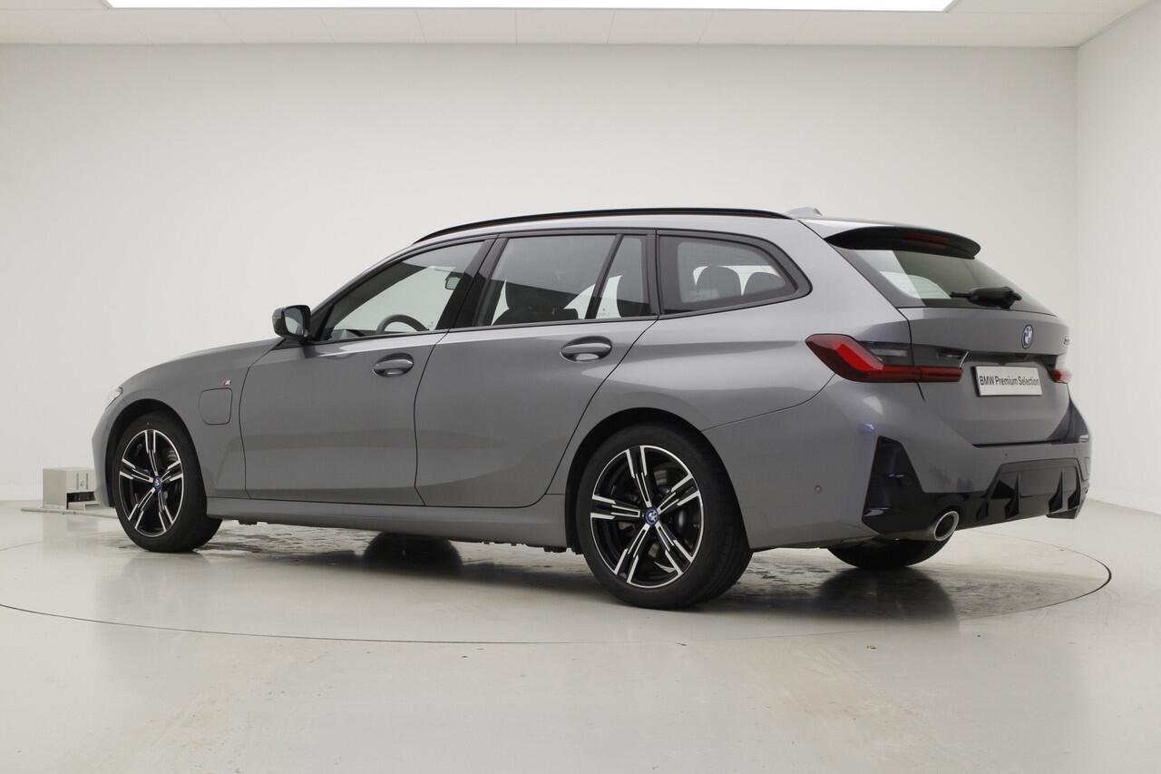 BMW 3-SERIE Touring 330e M-Sport | 2024 | Hifi | Camera | Curved Display | 18" | Nu voor 42.895,-