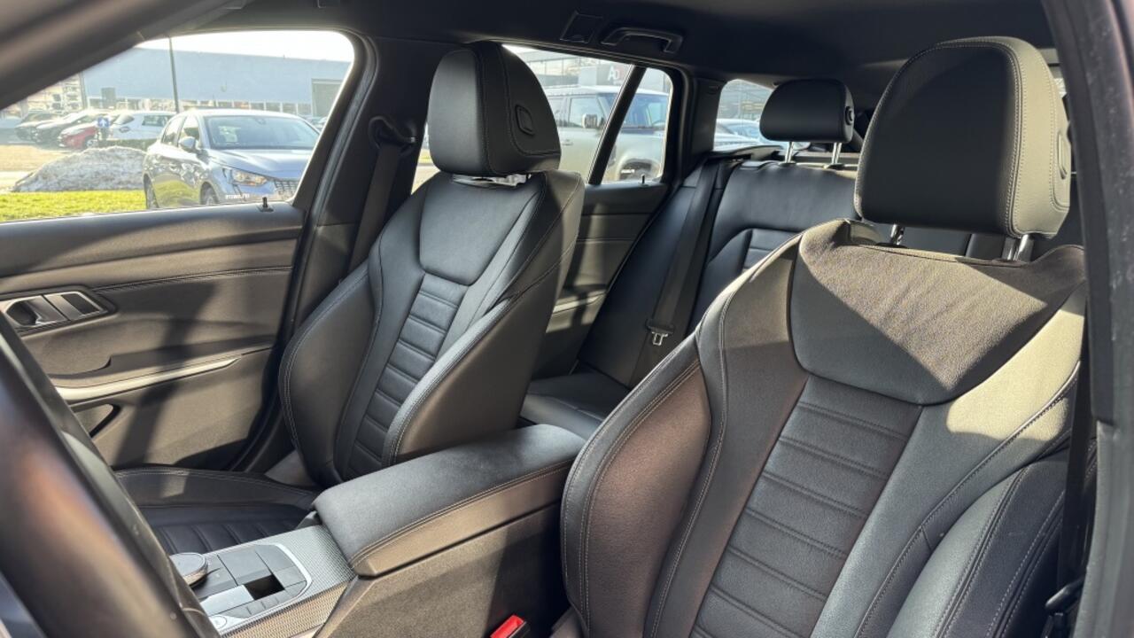 BMW 3-SERIE Touring 330e xDr. High Exec. | M-Sport | HUD | Leer | Navi