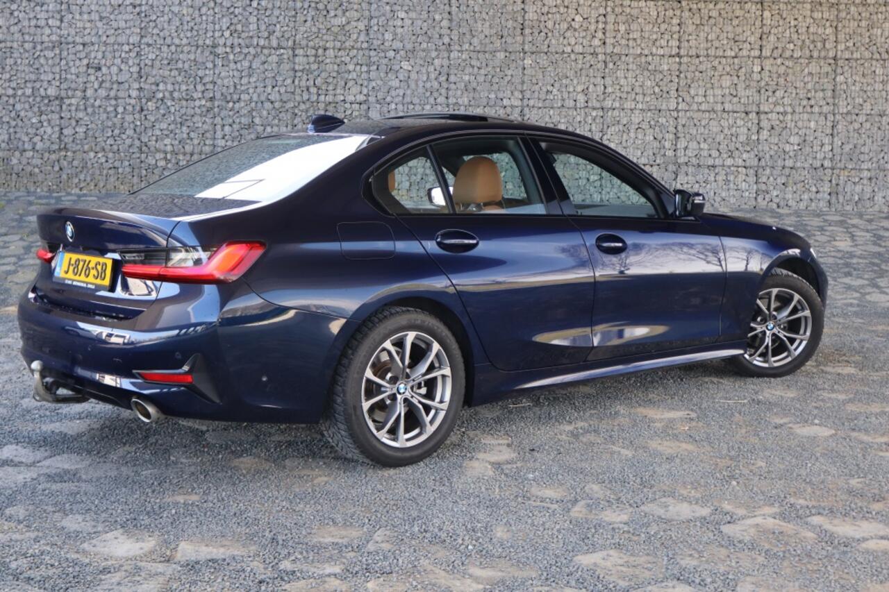 BMW 3-SERIE 318i High Exe Individual | Geen import | Trekhaak | Schuifdak |