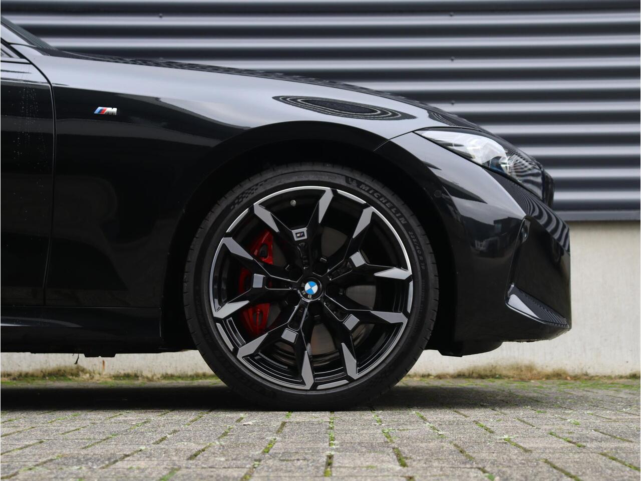 BMW 3-SERIE Touring 330e | M Sportpakket Pro | Panodak | Harman Kardon | Trekhaak | Comfort Access | Adaptive Cruise Control | Adaptieve LED Koplampen | 19'' LMV