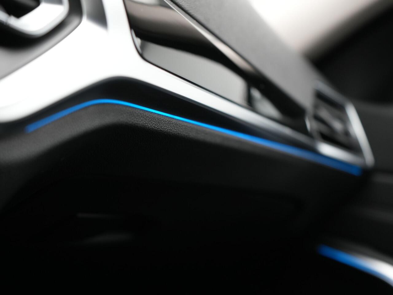 BMW 3-SERIE Touring 330e Sportline Plug In Hybrid 293pk Dealer O.H. PHEV | Adaptive Cruise | Sfeerverlichting | Apple Carplay | Black Optic | Sportstoelen Verwarmd | Navigatie | Blis | Virtual | DAB |