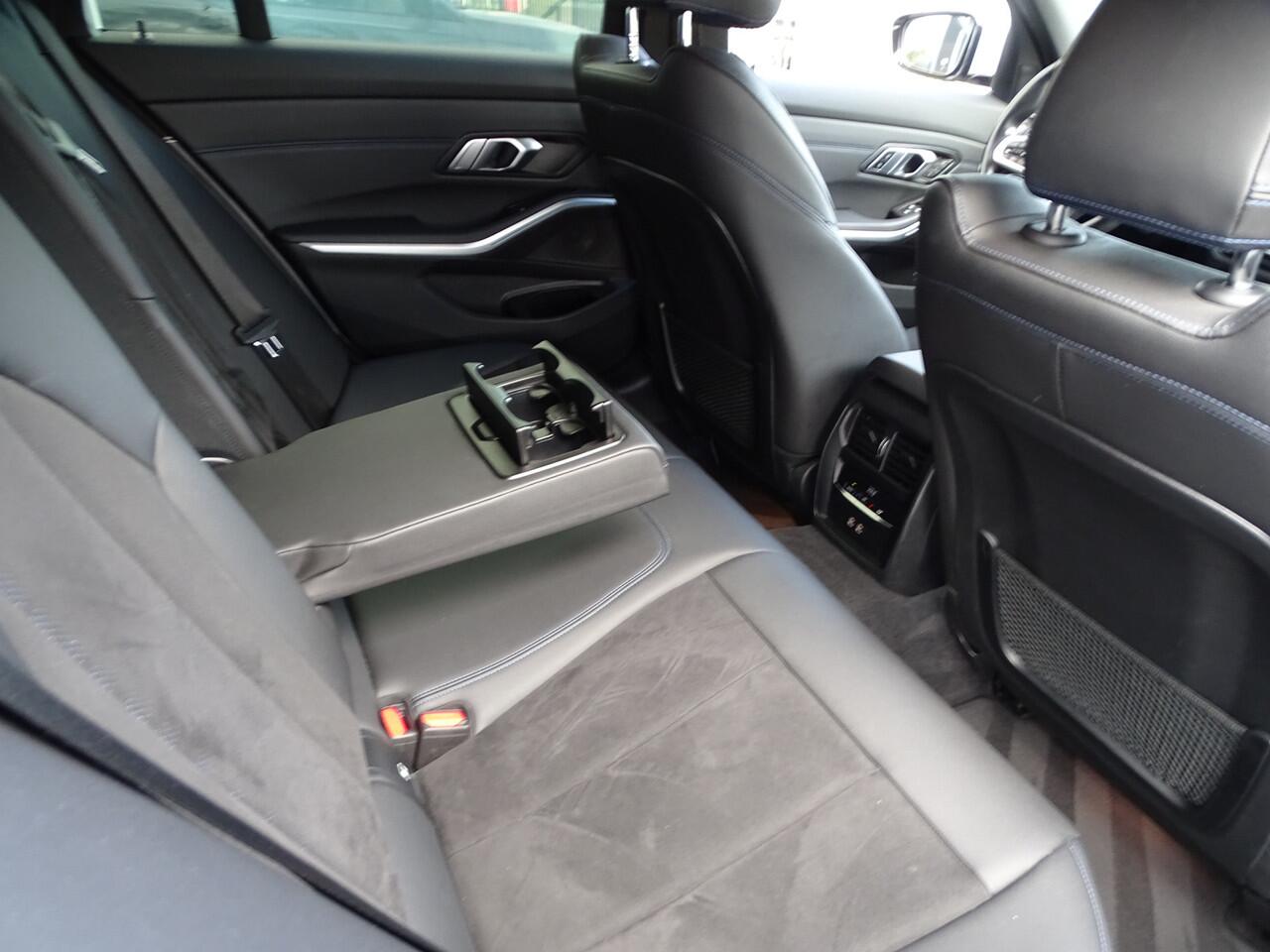 BMW 3-SERIE 330e Touring M Sportpakket Elek.Sportstoelen Driv.Ass. Active Cruis control HiFi Ada.Led 20'' LM Velgen