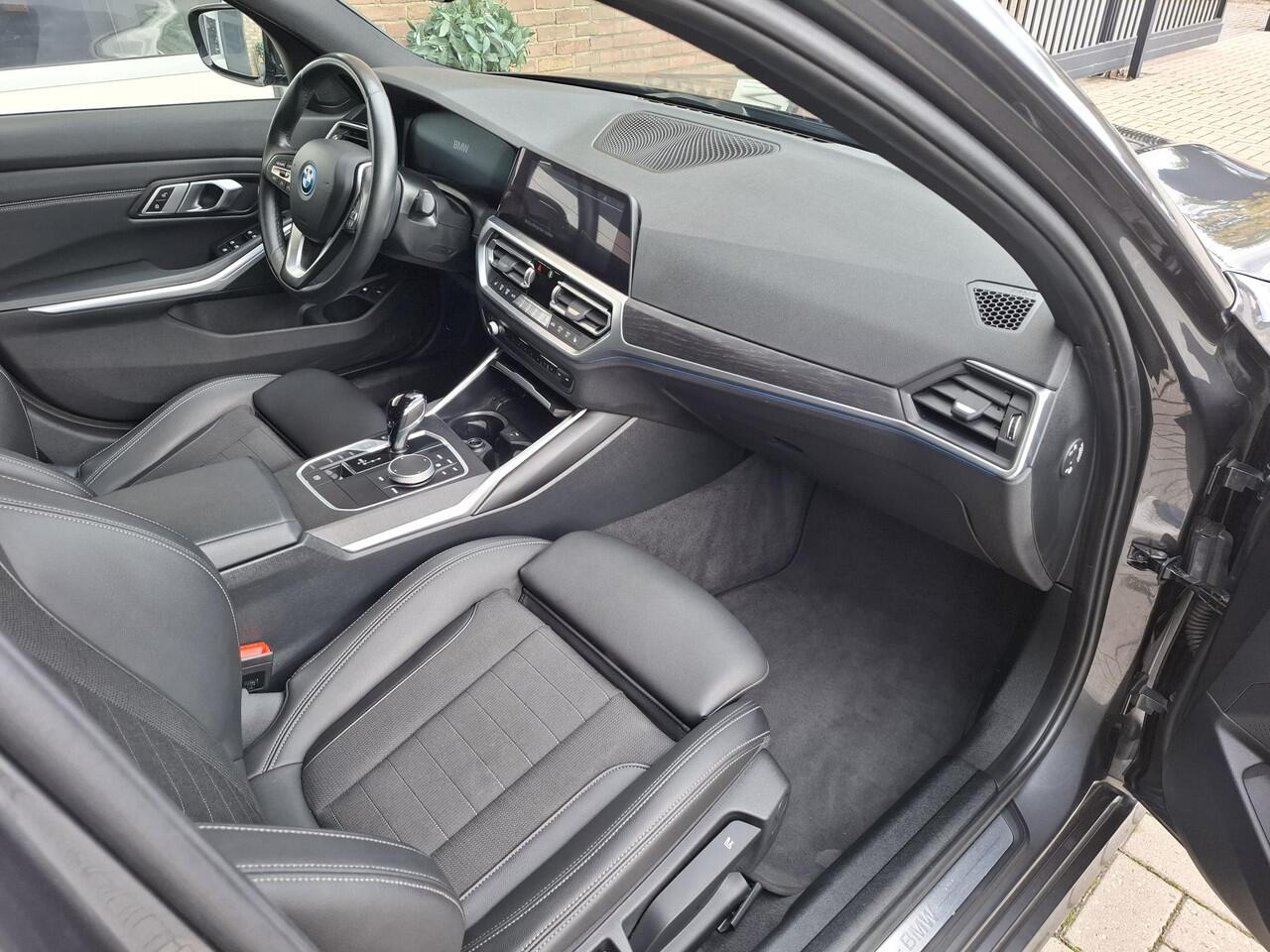 BMW 3-SERIE 320e BusinessBlack Edition