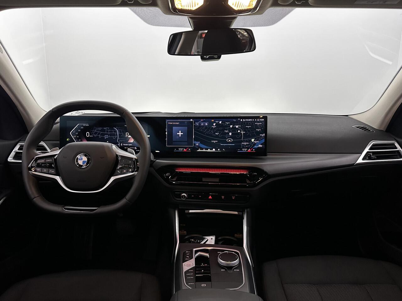 BMW 3-SERIE 318i Navi, Clima, Head Up, Nieuwstaat