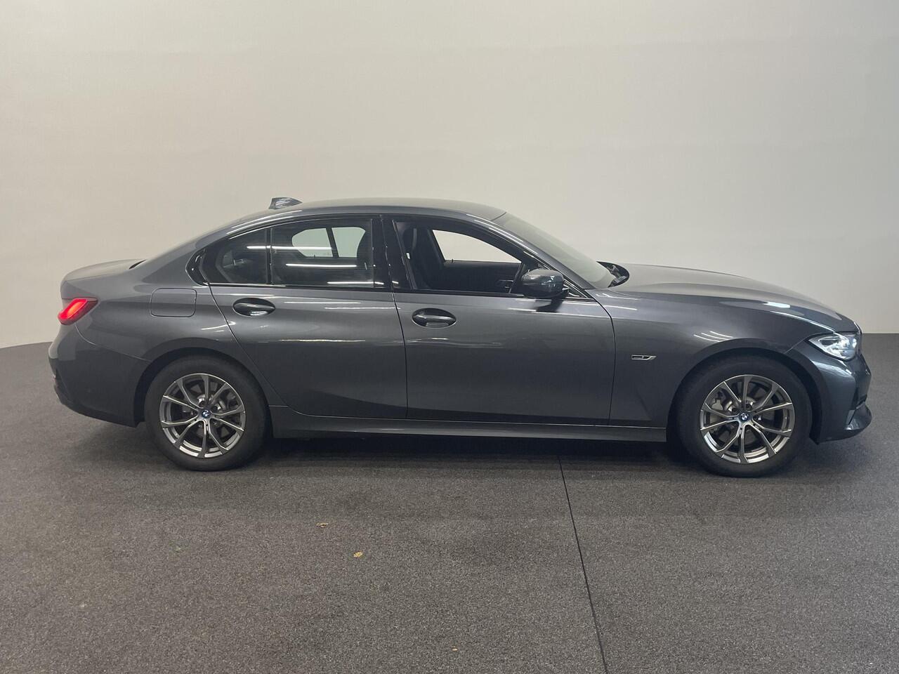 BMW 3-SERIE 330e Sport Line 292 pk Aut Airco ECC Cruise Control Stoelverwarming Live Cockpit Pro PDC VA + Camera Full LED