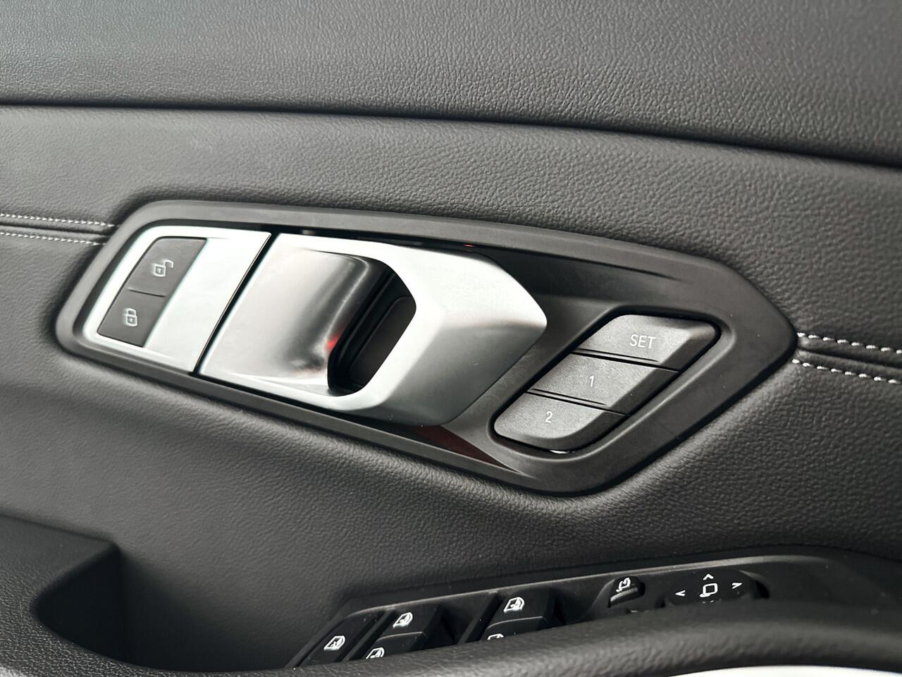 BMW 3-SERIE Touring 330e Business Edition Plus | Panoramadak | 360° camera | Stoel- en Stuurverwarming | Harman Kardon | Head-up Display