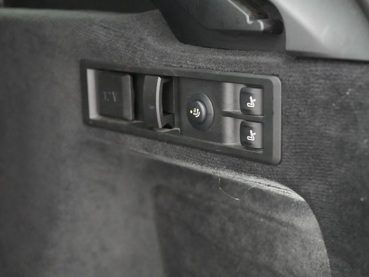 BMW 3-SERIE Touring 330e M Sport Plug In Hybrid 293pk Dealer O.H. PHEV | Trekhaak Af Fabriek | Panodak | Head Up | Adaptive Cruise | 360 Camera | Laser LED | Lederen Sportstoelen Memory & Verwarmd | Apple Carplay | Sfeerverlichting | 19"L.M |