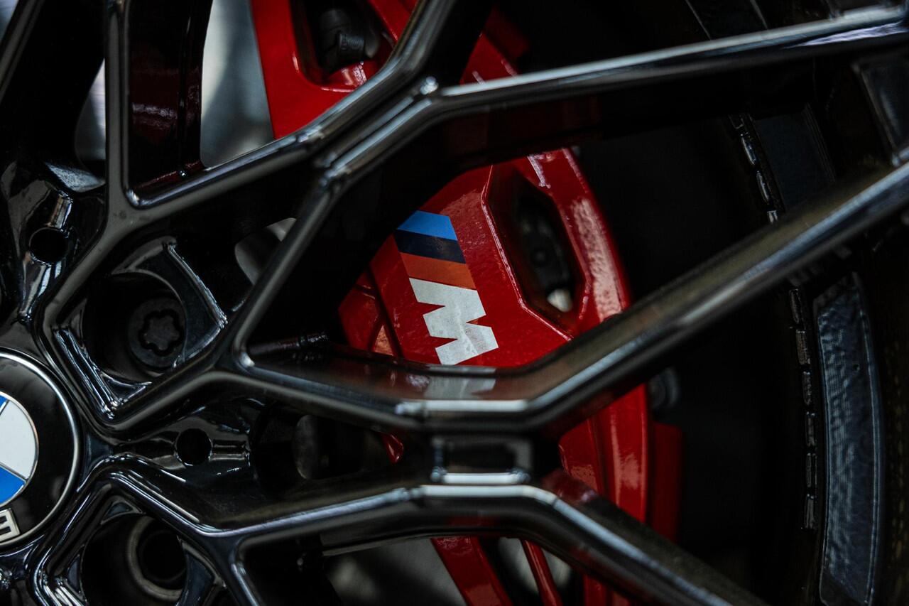 BMW 3-SERIE M340i xDrive | M-Performance Pack | M-stoelen | Head-Up | Carbon inleg | 20'' velgen | Sportstuur |