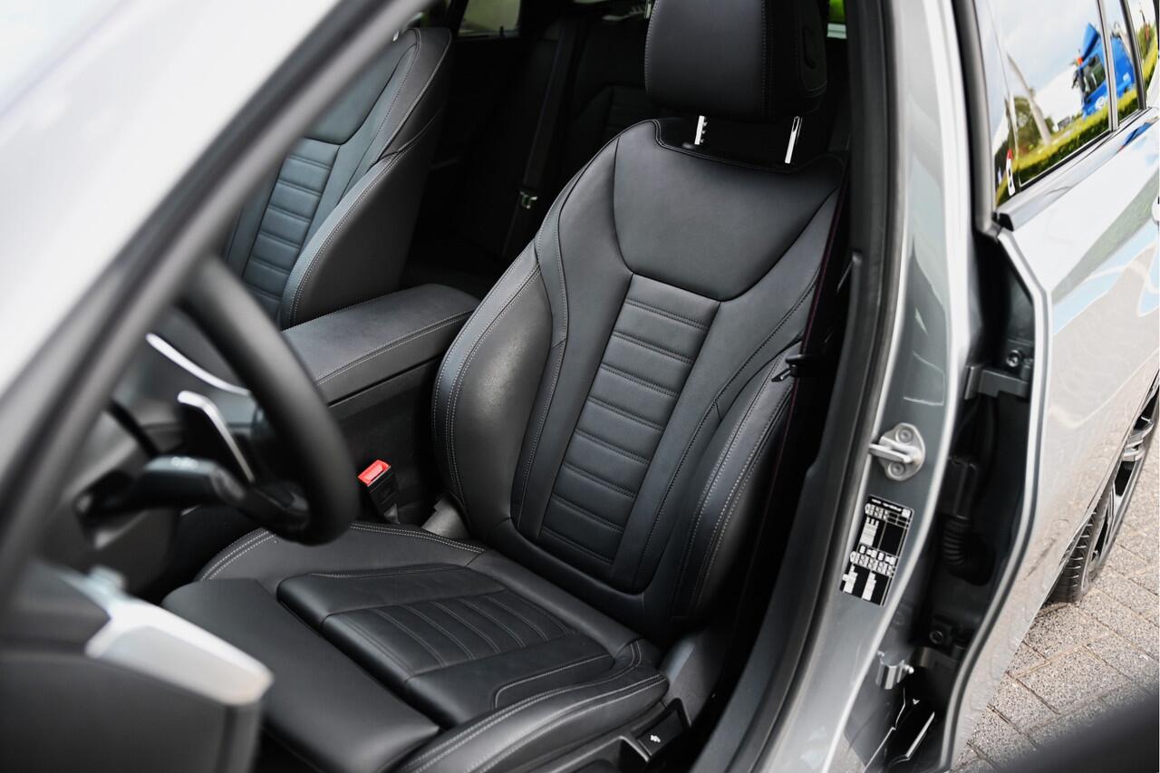 BMW 3-SERIE Touring 330i M Sport Automaat / Panoramadak / Sportstoelen / Adaptieve LED / Achteruitrijcamera / M Sportonderstel / Parking Assistant / Live Cockpit Professional