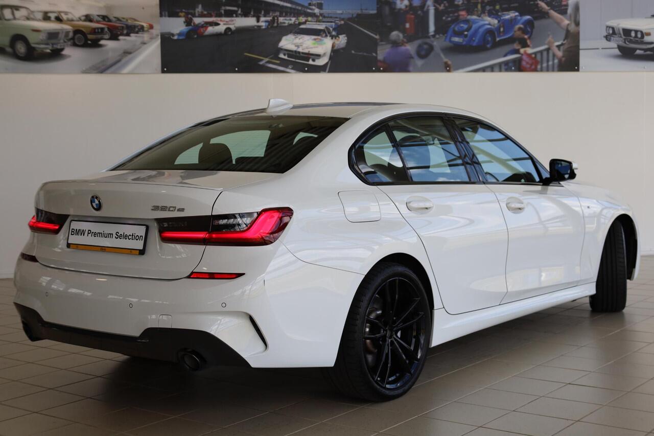 BMW 3-SERIE Sedan 320e High Executive | M Sportpakket | 19 inch | Laserlight