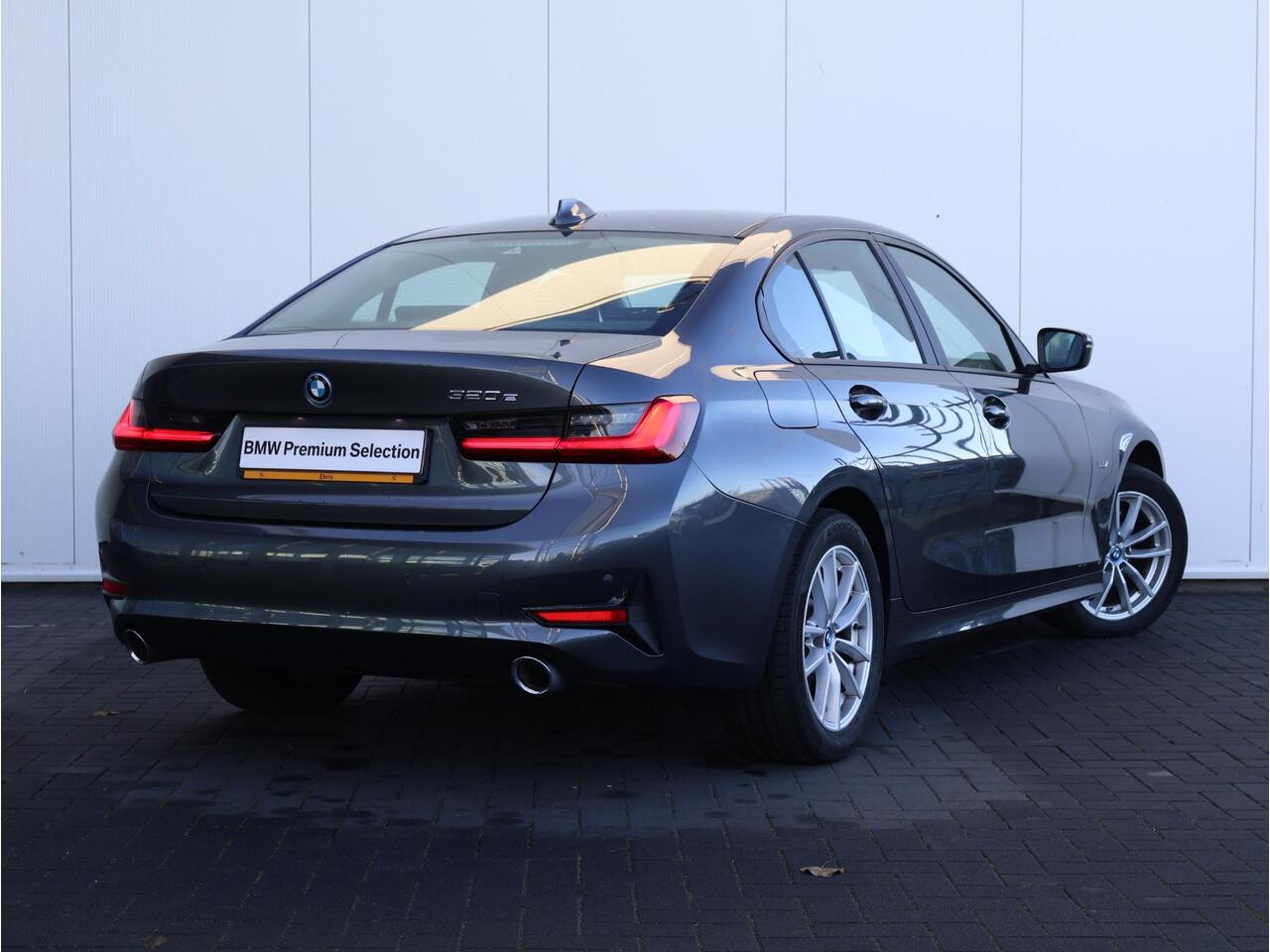 BMW 3-SERIE 320e Business Edition Plus / Lederen Bekleding / Stoelverwarming / Sportstoelen / 17 '' /