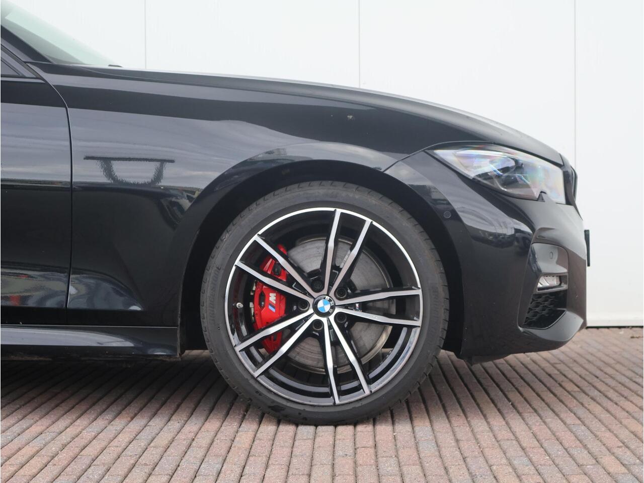 BMW 3-SERIE Touring 320e Business Edition Plus / M-Sportpakket / Trekhaak / Head Up Display / Active Cruise Control / HIFI /