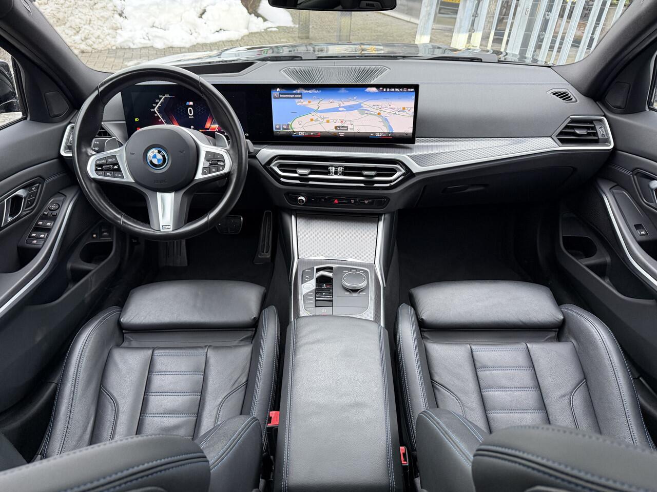 BMW 3-SERIE Touring 330e xDrive M Sport Pano-Dak | Adapt. Cruise | M-Stoelen | HUD | Stoelverw.