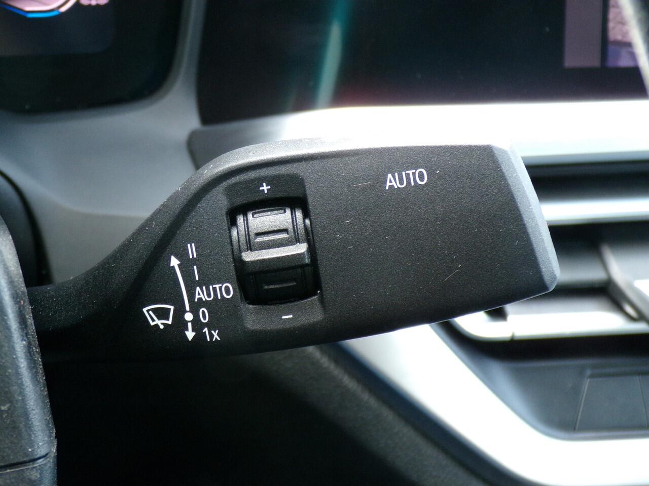 BMW 3-SERIE 320i Executive Edition, Automaat / Carplay + Android Auto / Full LED / Camera + Sensoren