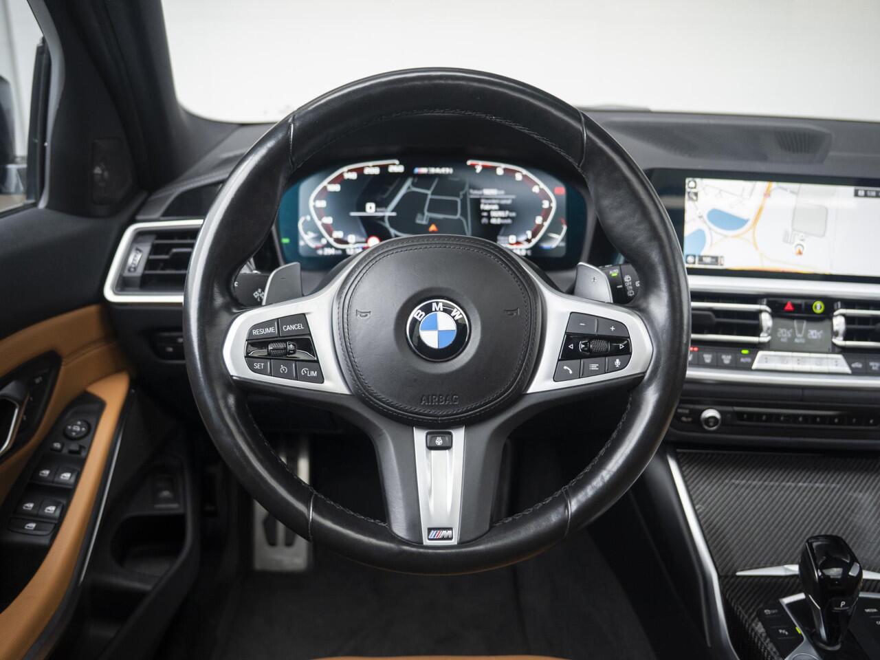 BMW 3-SERIE Touring M340i xDrive | Innovationspakket | Parking Assistant | Verwarmd Stuurwiel | Comfort Access | Achteruitrijcamera | Harman Kardon | Panoramadak | Head-Up Display | 19'' | Trekhaak