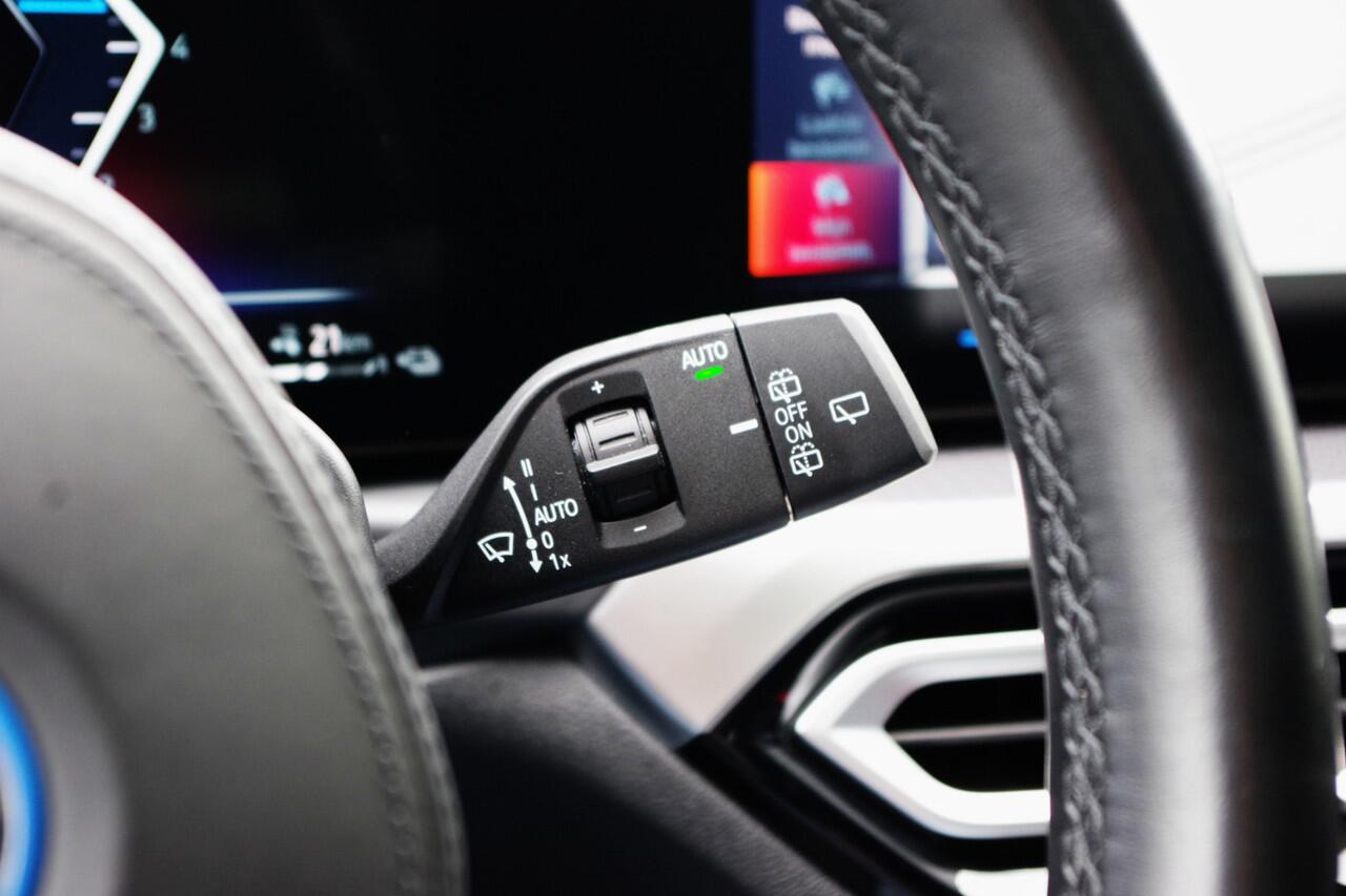 BMW 3-SERIE Touring 320e M-Sport 204 PK PHEV, Panoramadak, Camera, Memory, Head-Up