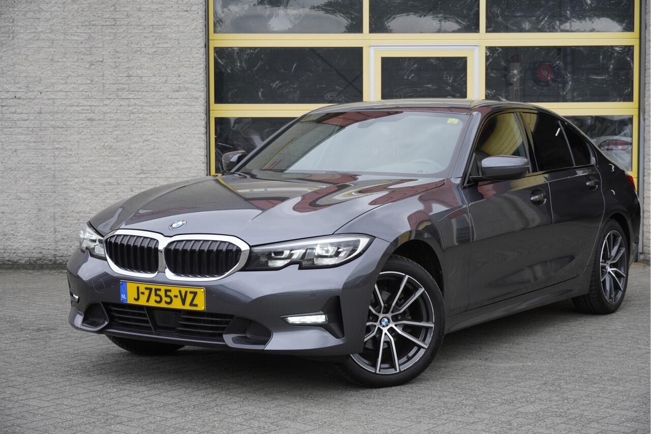 BMW 3-SERIE 318i Automaat! Executive Edition BJ2020 Lmv 18" | Led | Pdc | Navi | Achteruitrijcamera | Dashboard verlichting | Virtual cockpit | Climate control | Adaptieve cruise control | Sportstoelen | Zwarte hemel | Extra getint glas