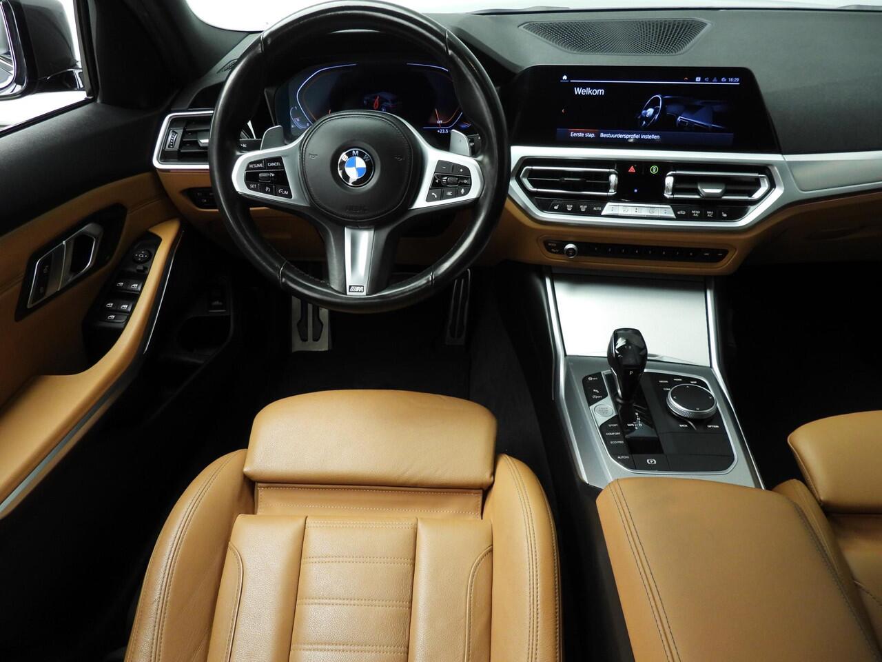 BMW 3-SERIE Touring 318i | M-Sportpakket | Laserlicht | Leder | Navigatie | Sportstoelen | Stoelverwarming | DAB | Alu 18 inch