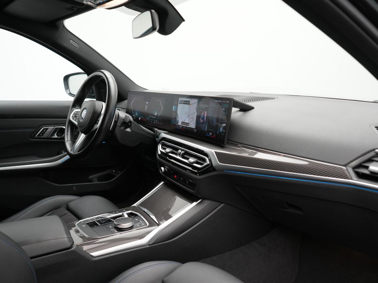 BMW 3-SERIE Touring 330e M Sport LCI Facelift Model Plug In Hybrid 292pk Dealer O.H PHEV | Widescreen Navi | Adaptive Cruise | Alcantara Sportstoelen Memory & Verwarmd | Camera | Sfeerverlichting | Apple Carplay | Blis | Keyless | DAB |