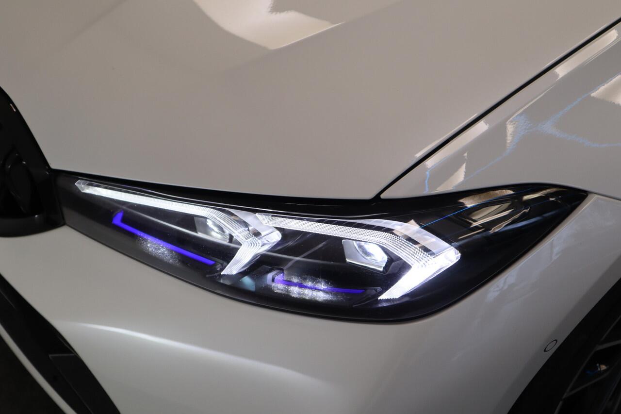 BMW 3-SERIE 330e xDrive ACC Head-UP Leder Elek. stoelen M sport Schuif/kanteldak 24 maanden garantie mogelijk (*vraag naar de voorwaarden)