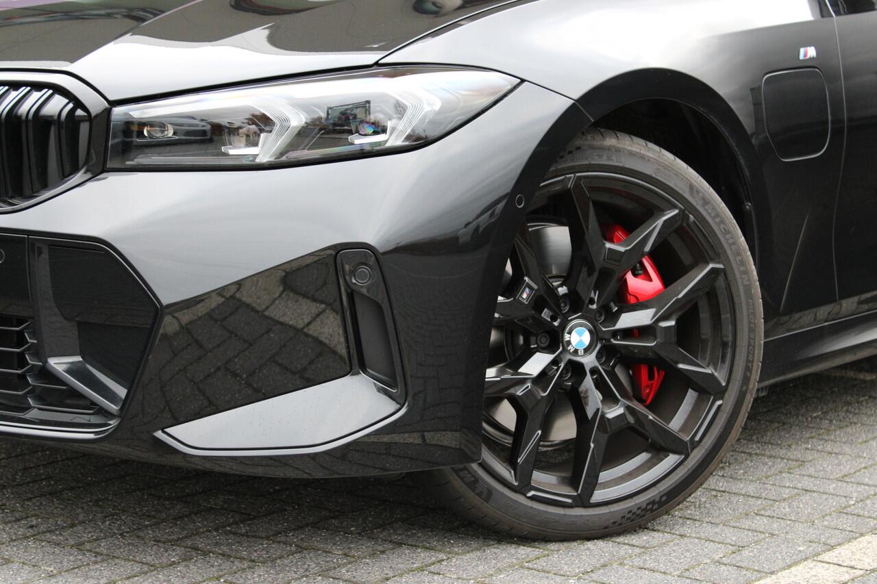 BMW 3-SERIE Touring 330e High Executive M Sport Automaat / Panoramadak / Trekhaak / Sportstoelen / Active Cruise Control / Adaptieve LED / Parking Assistant Plus / Comfort Access