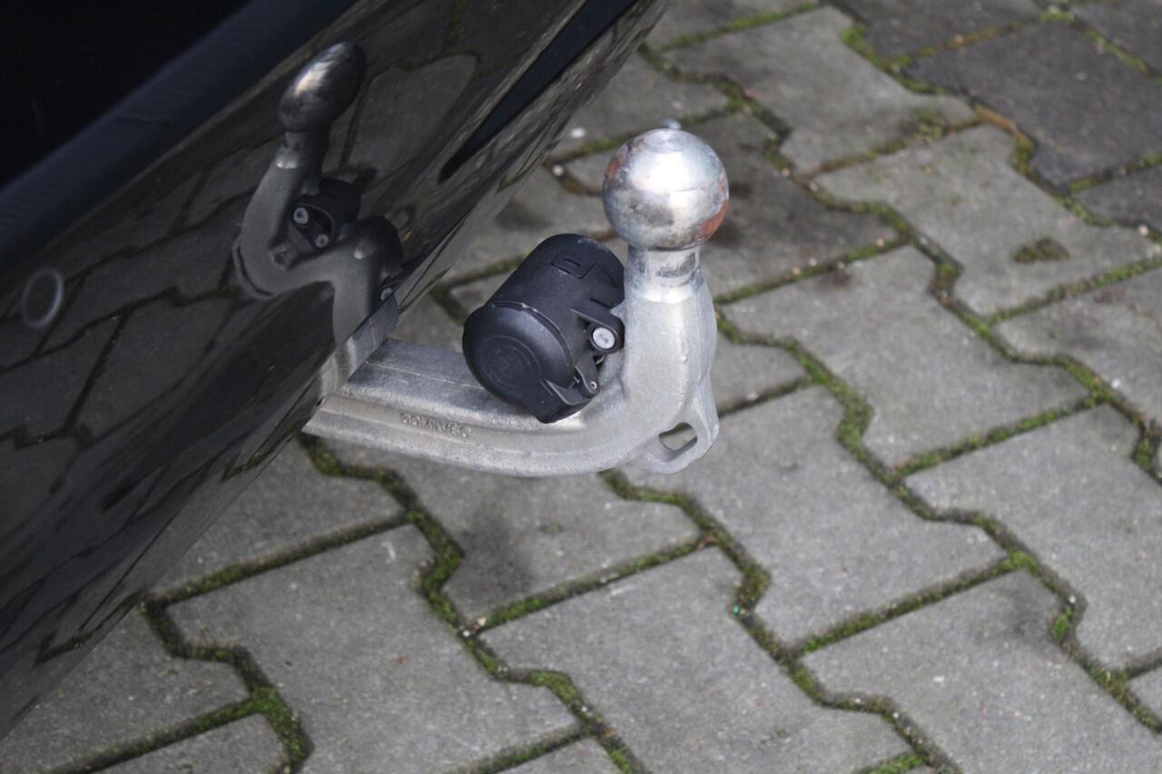 BMW 3-SERIE Touring 318i High Executive | Incl. 12 maanden garantie | Trekhaak elektrisch uitklapbaar | Harman/Kardon audio | Apple Carplay/Android Auto | Sport stoelen | DAB | Voorstoelen verwarmd | Elektrische achterklep | Cruise control adaptief |