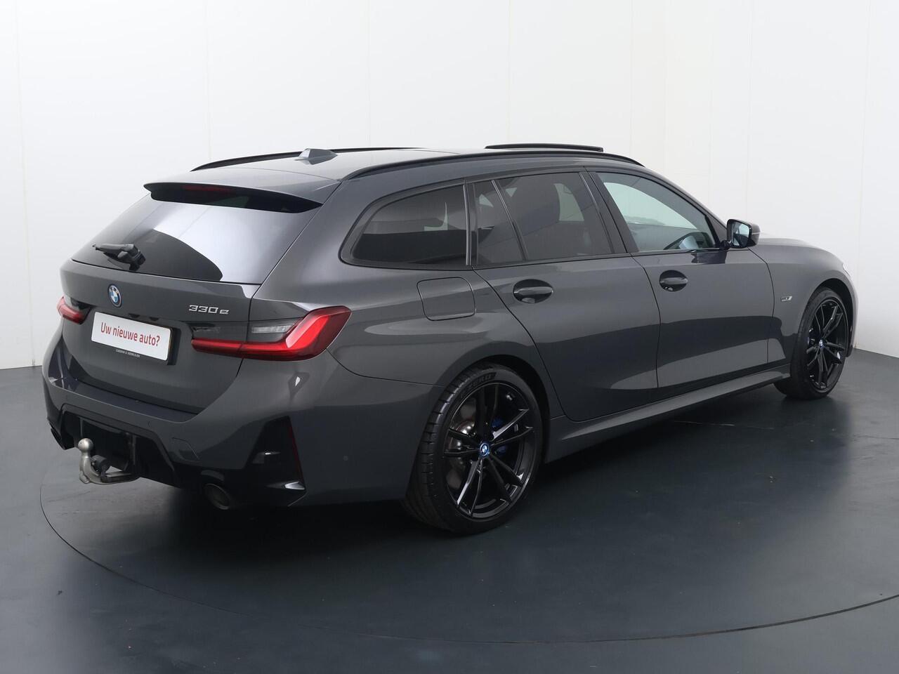 BMW 3-SERIE Touring 330e | SoH 93% | Trekhaak, el. wegkl. | Panoramadak | Harman Kardon | 19" M-Sportwielen
