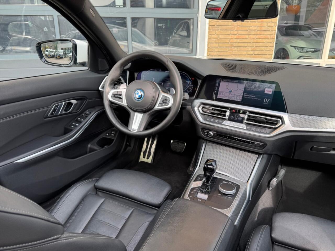 BMW 3-SERIE 320E TOURING HIGH EXECUTIVE M-SPORT PANO/LEER/LED/CAMERA/NL-AUTO