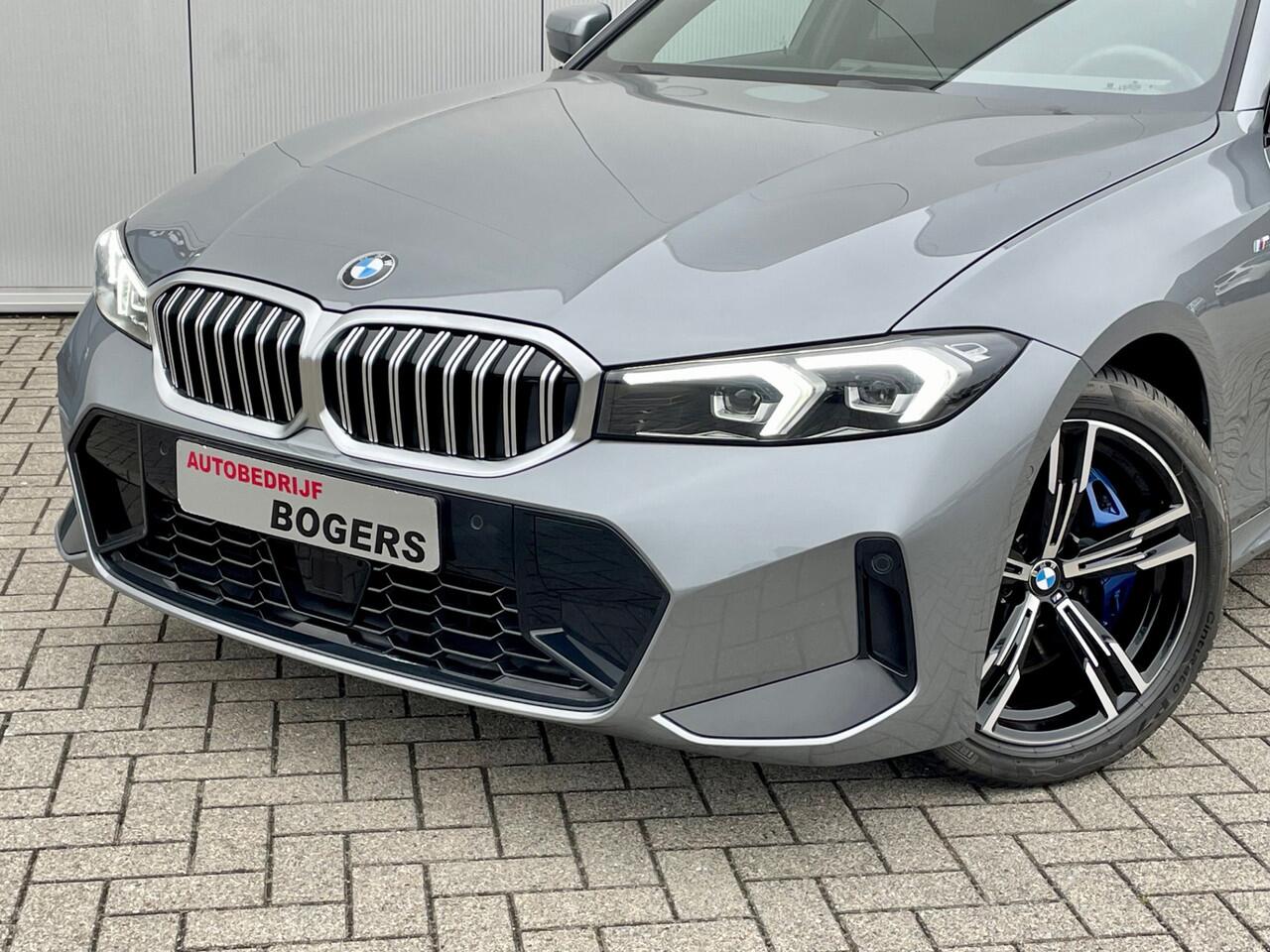 BMW 3-SERIE Touring 330i M-Sport Automaat Navigatie, Climate Control, Adaptive Cruise Control, LED, 18"Lm, Half Leder/Alcantara