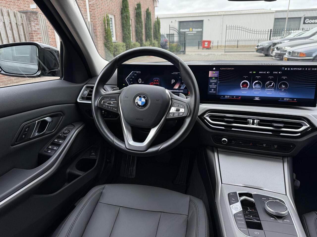 BMW 3-SERIE Touring 2.0 318i Org NL Widescreen-Leder-NW MODEL