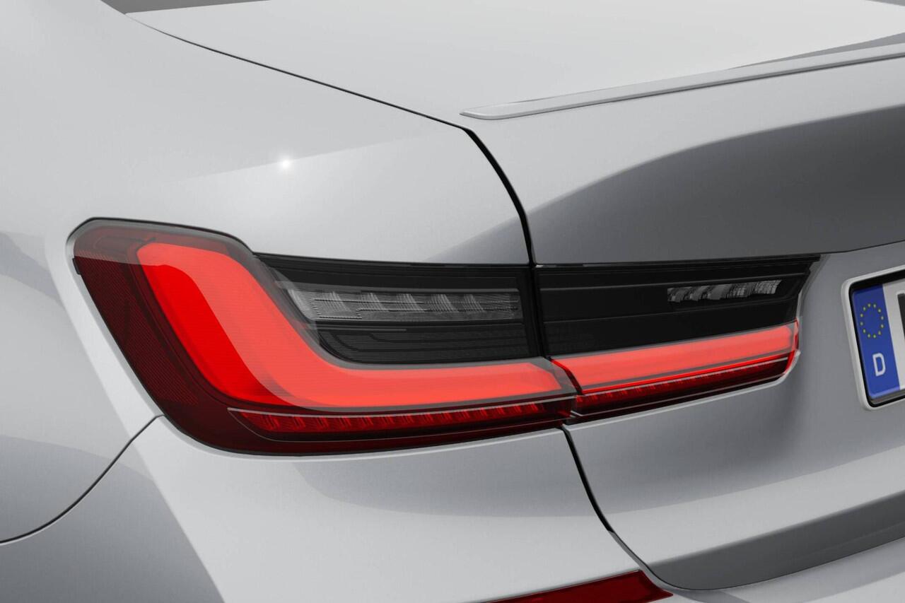 BMW 3-SERIE Sedan 330e | M Sportpakket Pro | Active Cruise Control