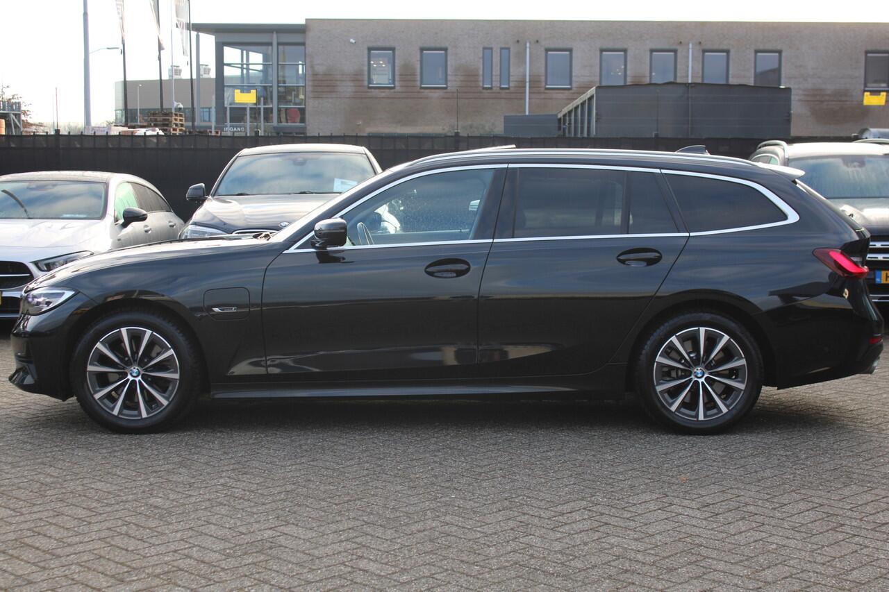BMW 3-SERIE Touring 320e Business Edition Plus PANORAMADAK LEDER CARPLAY CAMERA