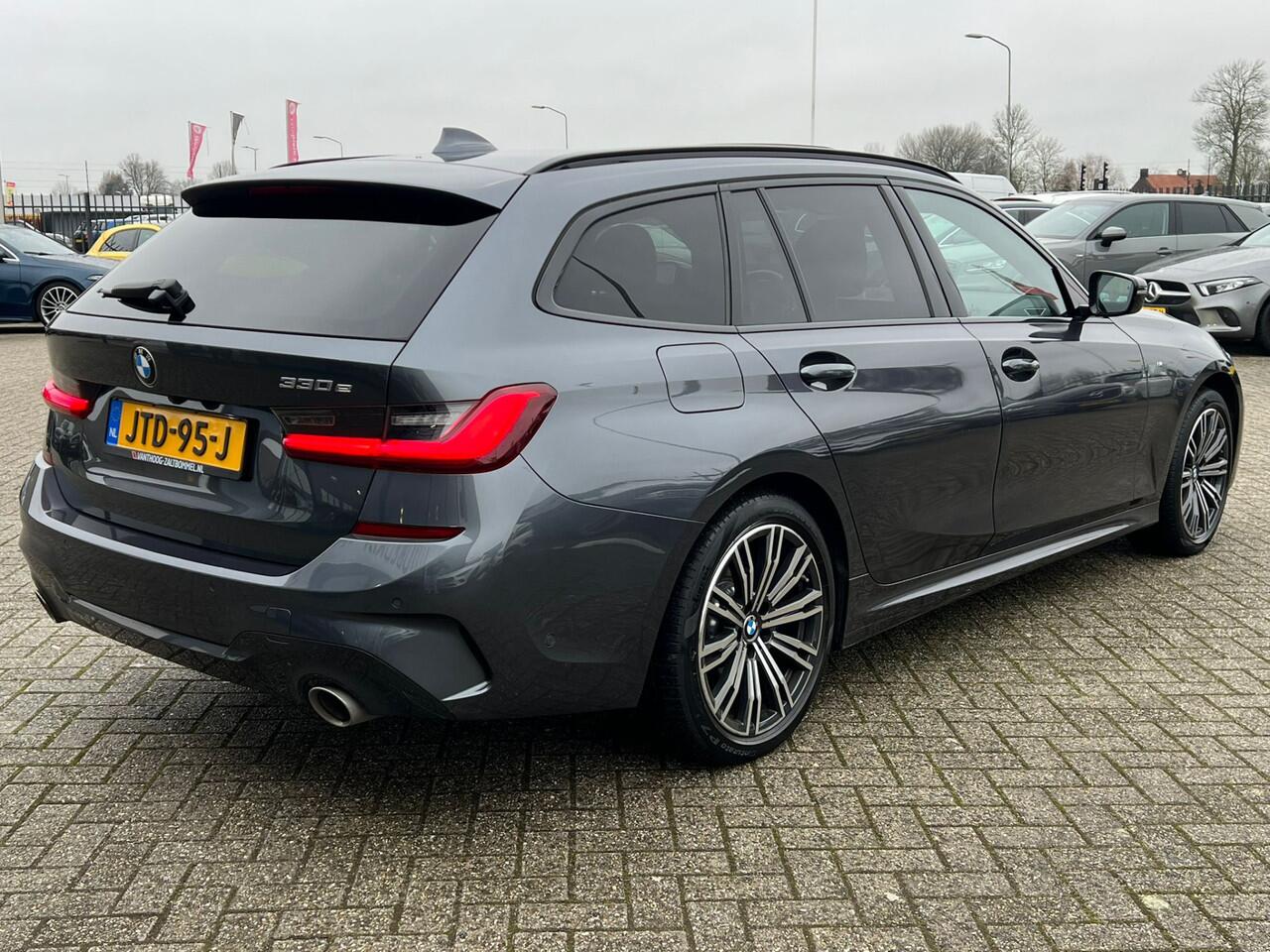 BMW 3-SERIE Touring 330e High Executive M-SPORT SHADOW-LINE PANORAMADAK AMBIENT MEMORY 360-CAMERA CARPLAY