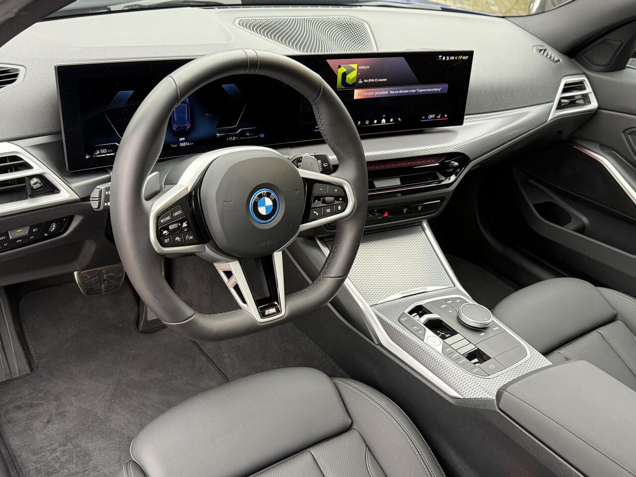 BMW 3-SERIE Touring 330e | NW Model | M-Sport | 18'' | Panorama | Camera | Elek. Trekhaak | HiFi
