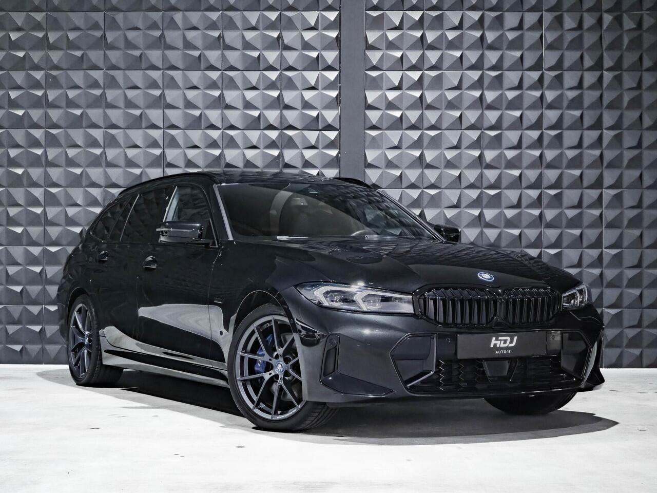 BMW 3-SERIE Touring 330e xDrive M Sport Pro | Pano | H/K | M-Tech Stoelen | HUD | Memo | Topv | Side | ACC | 19"M-Performance | Leer |