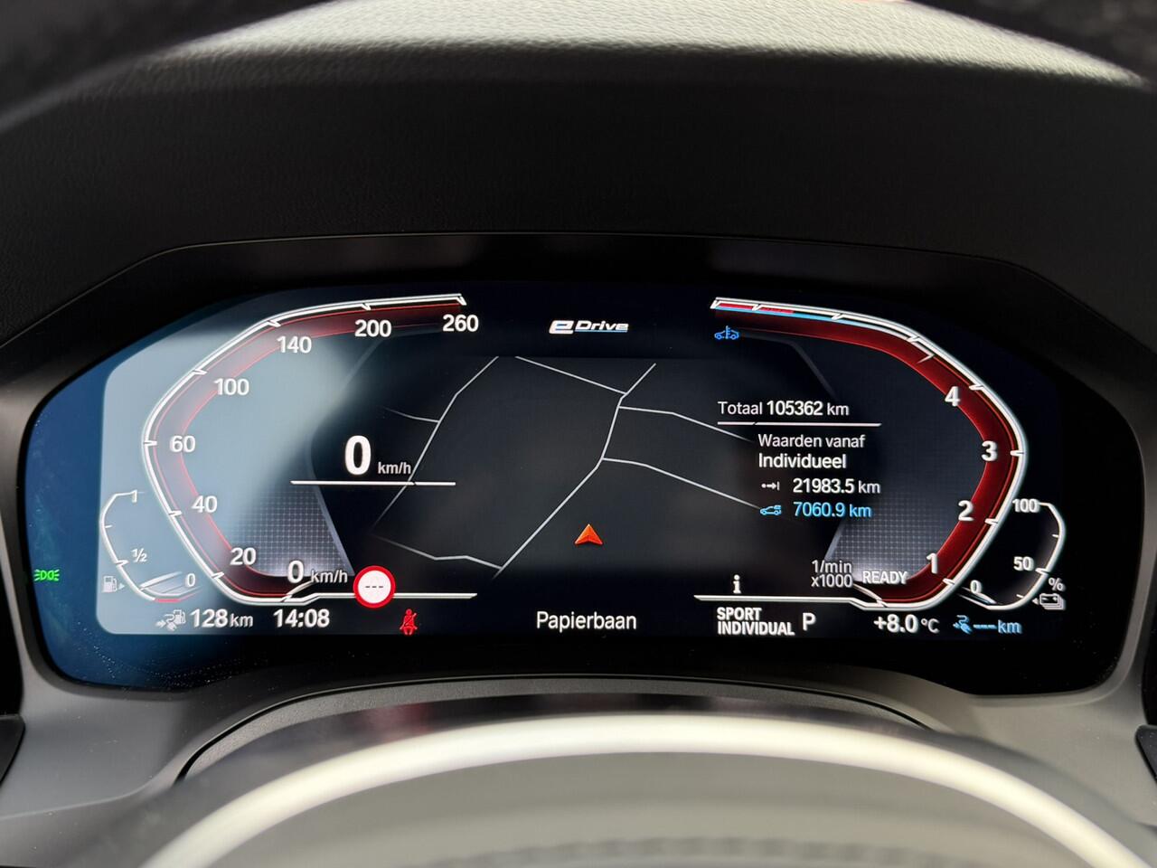 BMW 3-SERIE Touring 320e M Sport Laser Licht Trekhaak Stuurwielverwarming Carplay Achteruitrijcamera Keyless Entry