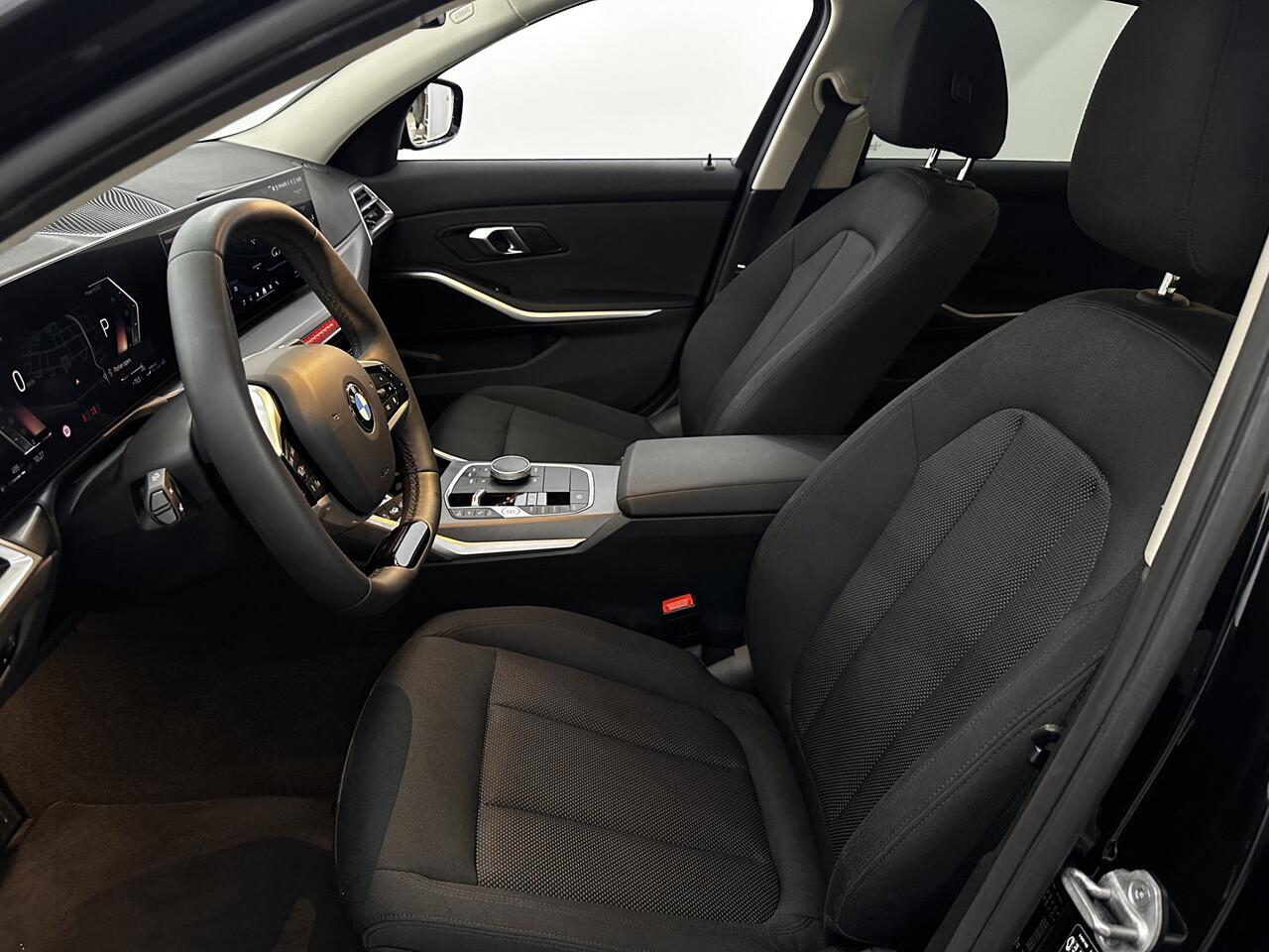 BMW 3-SERIE 318i Navi, Clima, Head Up, Nieuwstaat