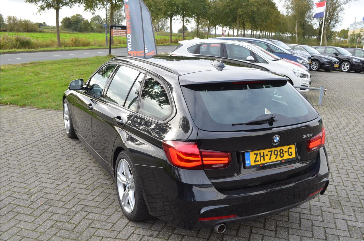 BMW 3-SERIE Touring 318i M Pakket Vol Leer St.verw. Elek. Achterklep Zwarte Raamlijsten Led Koplamp.