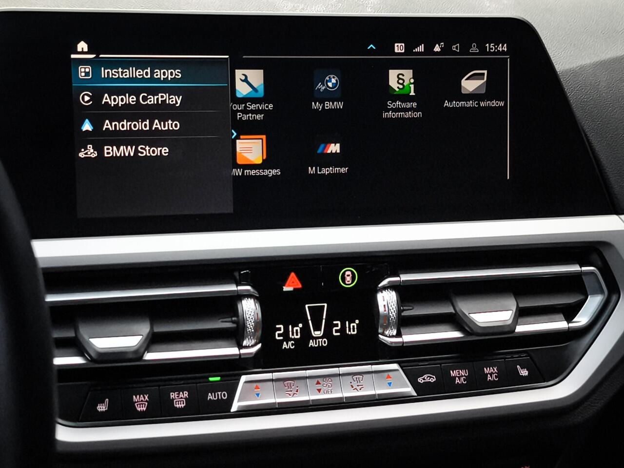 BMW 3-SERIE Touring 330e 1e-Eig. & Dealer-Onderh. BOVAG-Garantie. NL-Auto.