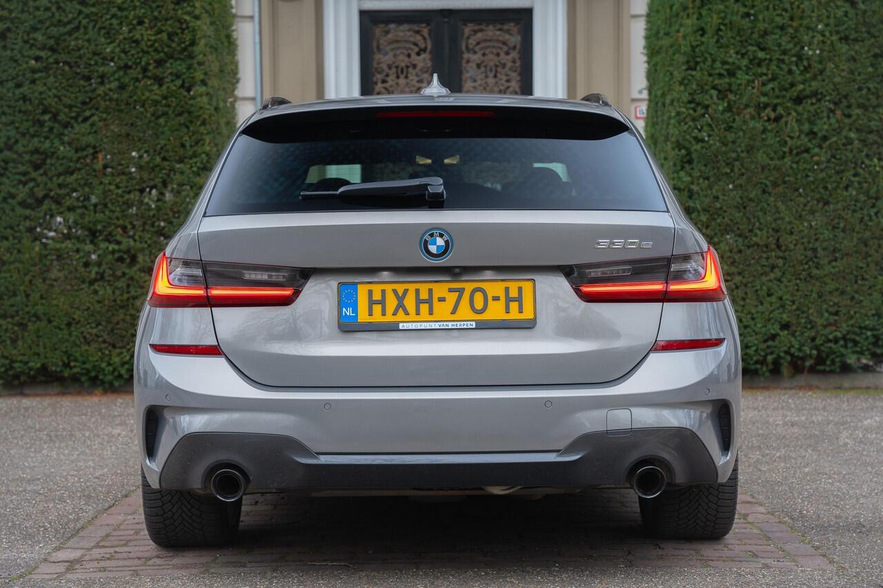 BMW 3-SERIE Touring 330e High Executive TREKHAAK | PANO | KUIPSTOELEN | LASER | ACC | H&K