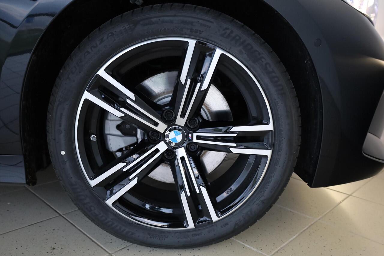 BMW 3-SERIE 330e Sedan | M Sportpakket | Comfort Pack | Elektr. Trekhaak