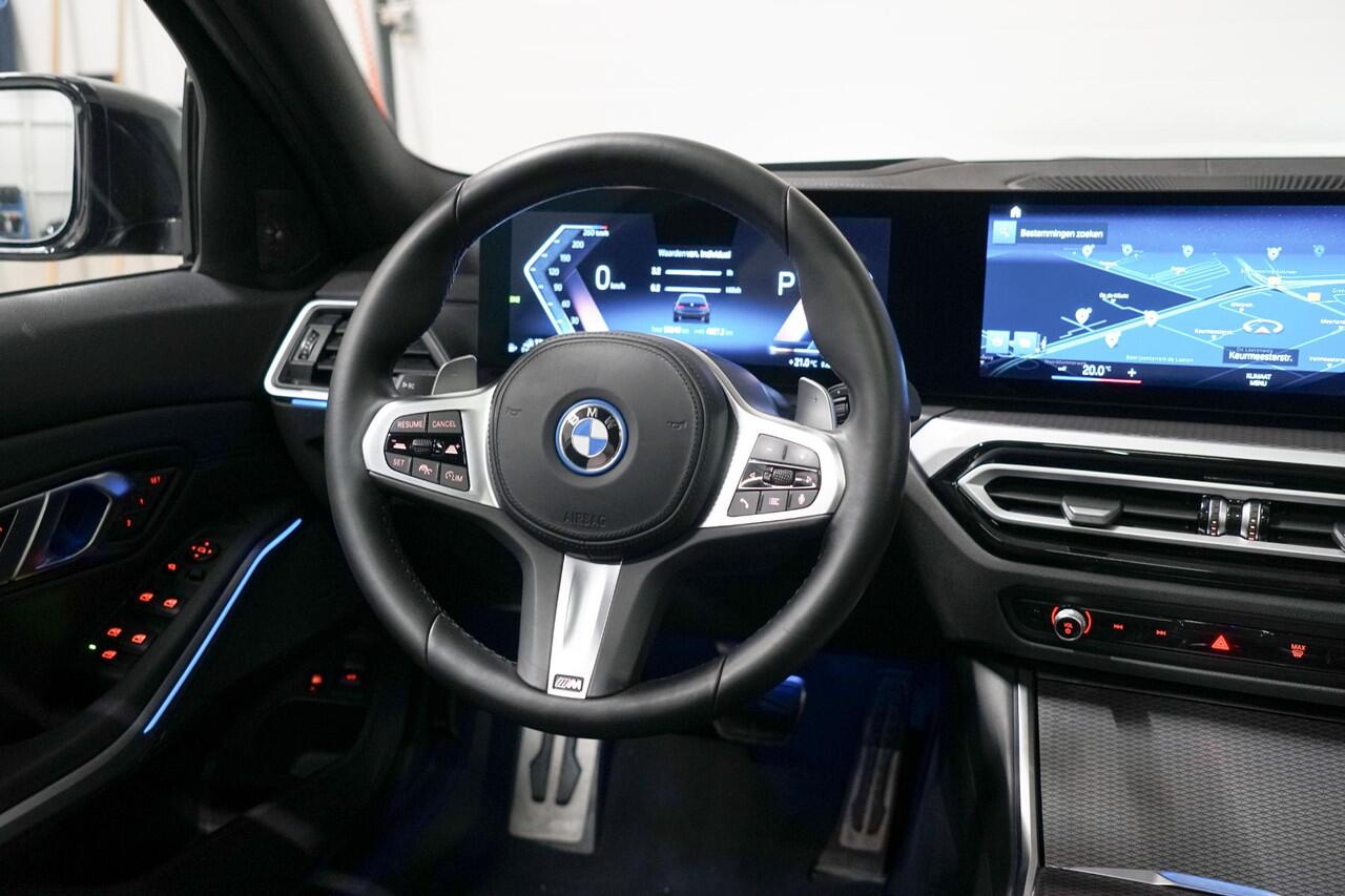 BMW 3-SERIE Touring 330e M-Sport | M-Stoelen | Panoramadak | Adapt. Cruise Control | Head Up