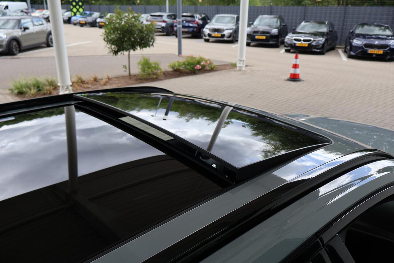 BMW 3-SERIE Touring 330i | M Sportpakket Pro | Glazen Panoramadak | Lederen Sportstoelen | Parkeersensoren voor en achter | Climate Control | HiFi Systeem