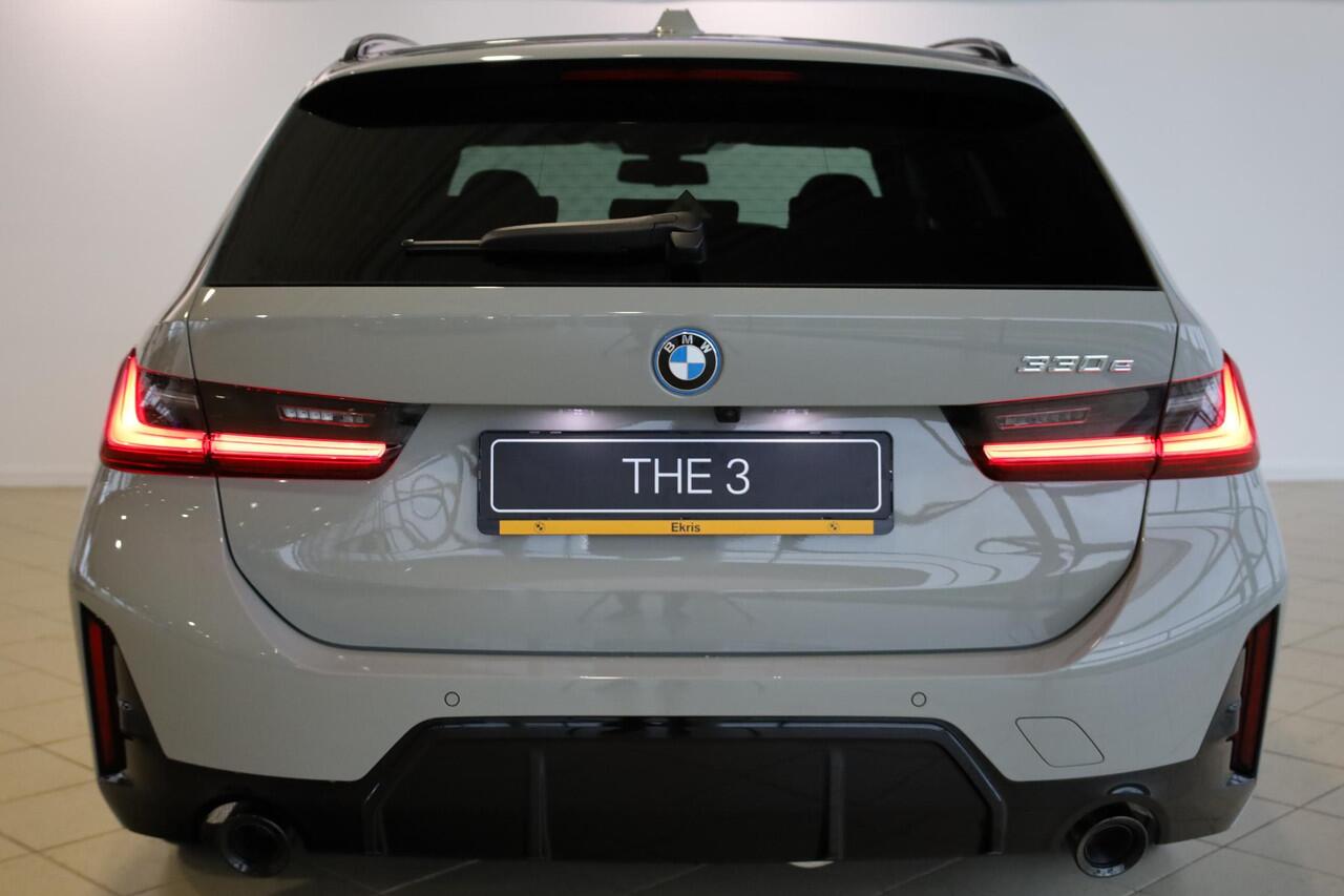 BMW 3-SERIE Touring 330e Individual Lak | M Sportpakket Pro | Innovation Pack | Comfort Pack | Panoramadak | Trekhaak