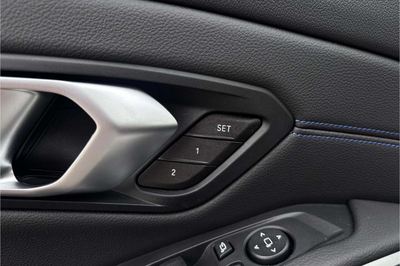 BMW 3-SERIE Touring 330e M-Sport | 19,5 kWh Accu | Panodak | Head-Up | Memory | Trekhaak | 360° Camera | Fabrieksgarantie