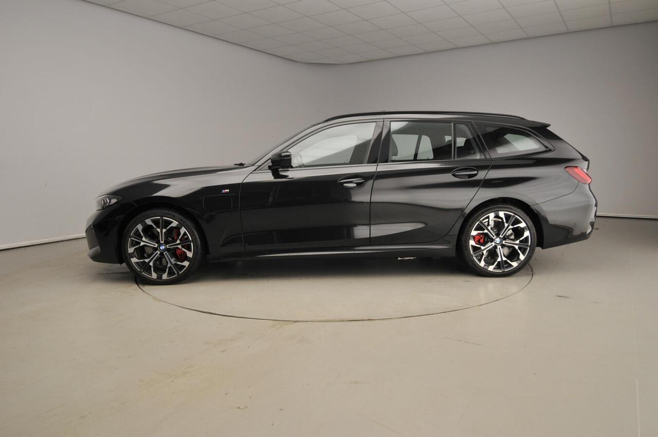 BMW 3-SERIE Touring 330e xDrive | M-Sportpakket | LED | Leder | Navigatie | Schuifdak | Trekhaak | Stoelverwarming | DAB | Alu 19 inch
