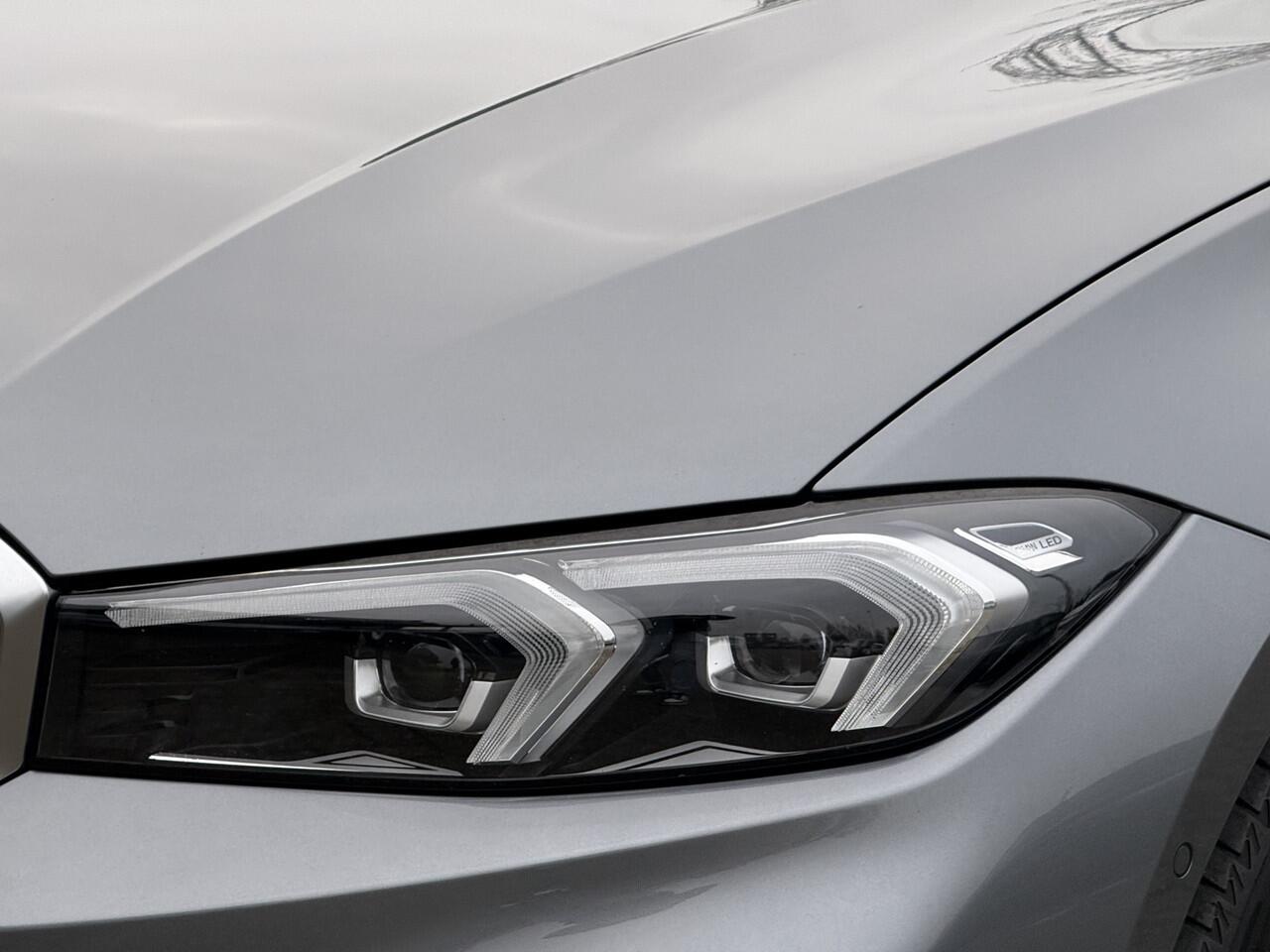 BMW 3-SERIE Touring 320e | Camera | Sportstoel. | PDC voor + achter