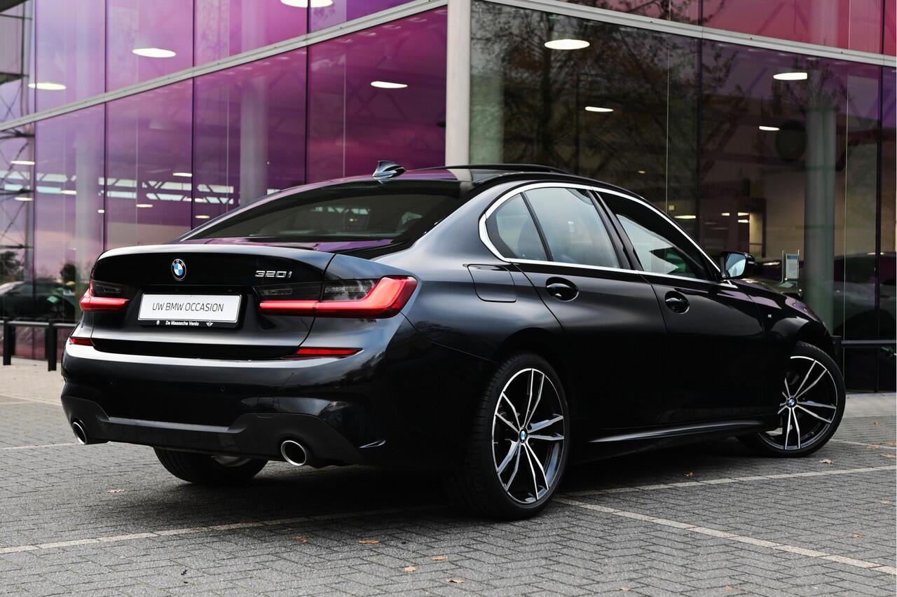 BMW 3-SERIE 320i Executive M Sport Automaat / Schuif-kanteldak / Sportstoelen / Head-Up / Comfort Access / M Sportonderstel / Live Cockpit Professional