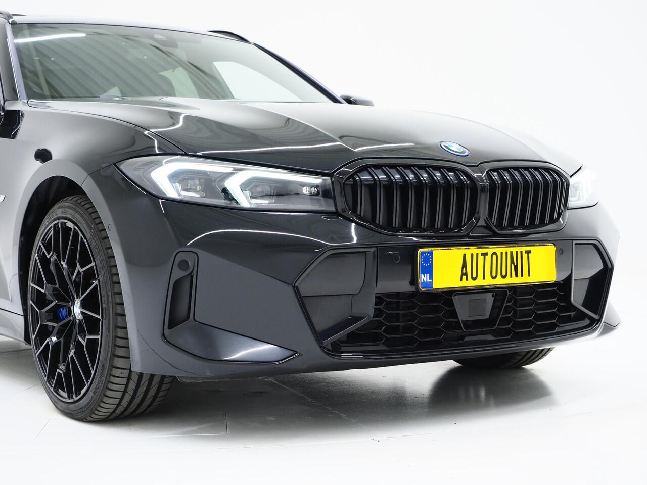 BMW 3-SERIE Touring 330e M Sport Pro LCI | M-Sportstoelen | Panoramadak | Harman/Kardon | Head Up | Camera | Keyless