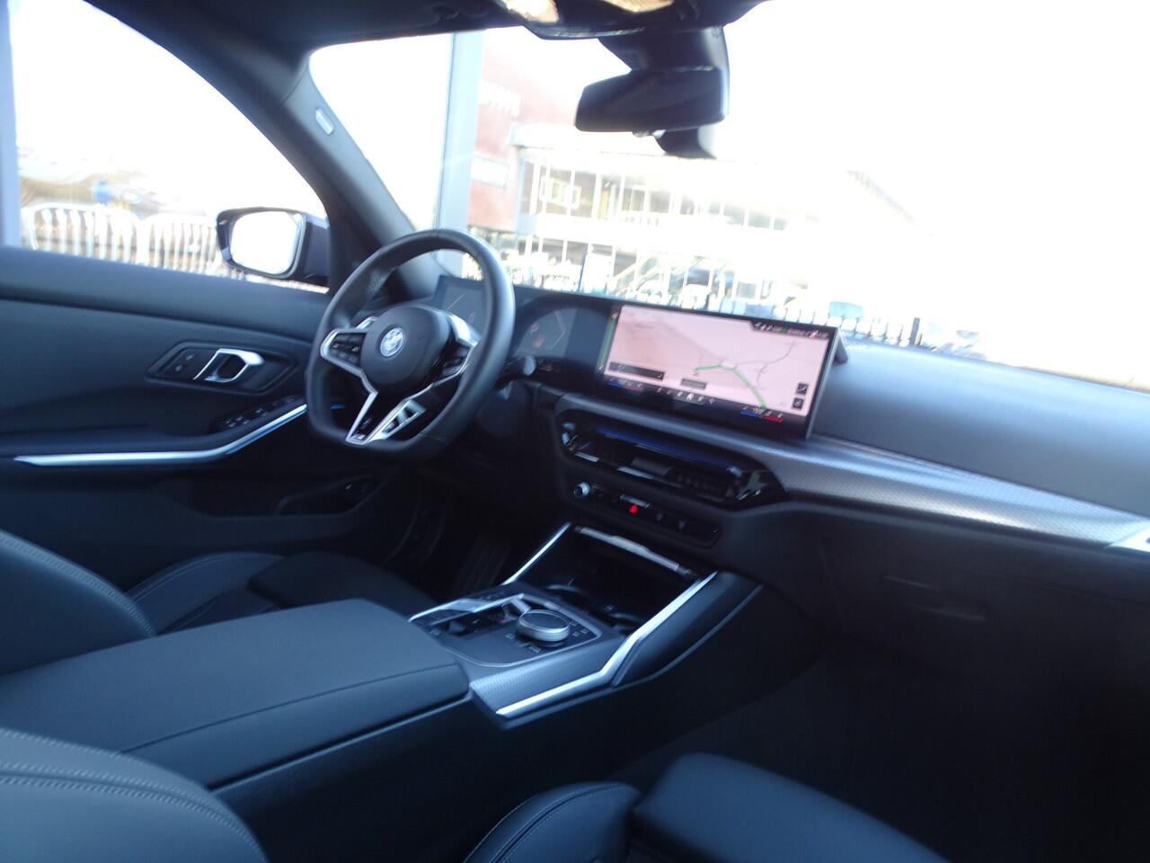 BMW 3-SERIE 330e M Sport Pro. Elek.Trekhaak Active-Cruis Head-up Driv.Ass. Innovation Pack Park.plus HiFi 19"LM Velgen